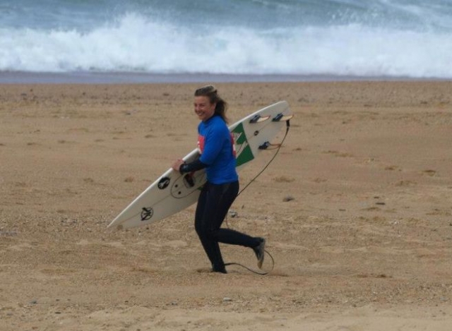  在康蒂斯探索冲浪 